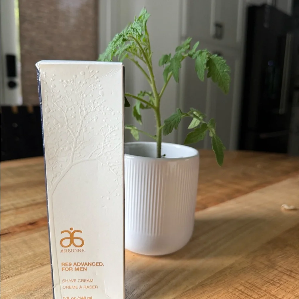 Arbonne RE9 Advanced Shave Cream for Men - White and Gold